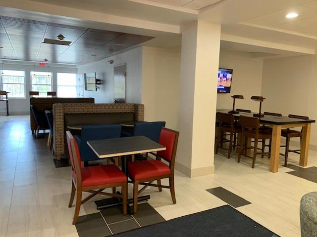 Holiday Inn Express Hotel & Suites Rochester By Ihg Dış mekan fotoğraf